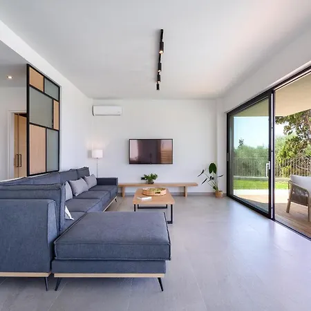 Pirgos-villas, Avra & Ostria Villa, Heated Pool , Amazing Sea View * 马莱迈