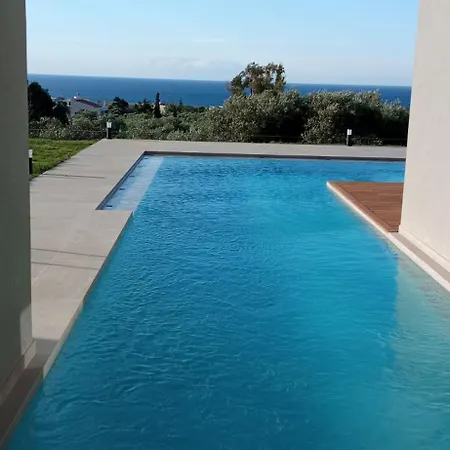 Pirgos-villas, Avra & Ostria Villa, Heated Pool , Amazing Sea View 别墅 马莱迈