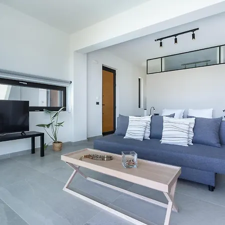 Villa Pirgos-villas, Avra & Ostria Villa, Heated Pool , Amazing Sea View Maleme