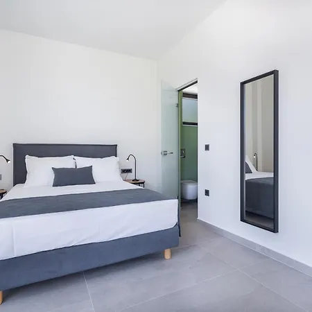 Pirgos-villas, Avra & Ostria Villa, Heated Pool , Amazing Sea View Villa